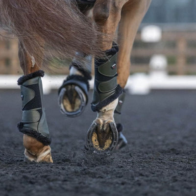 Hvorfor bruger man gamacher til sin hest?