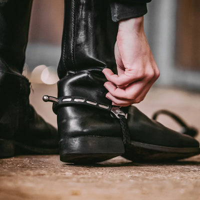 Alt, hvad du skal vide om sporer til din hest