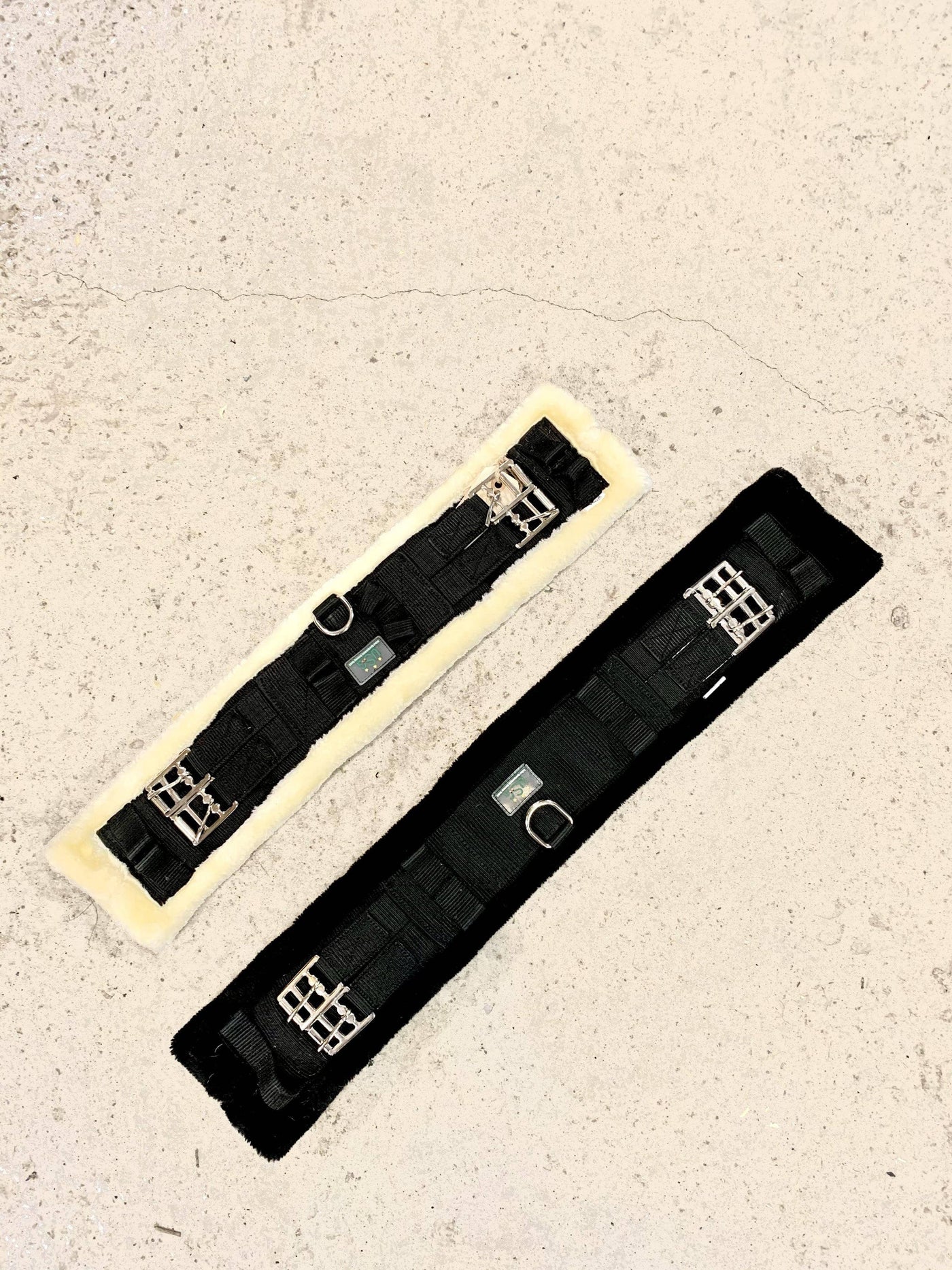 Nylon Dressurgjord Med Fake Lam - Black-USG